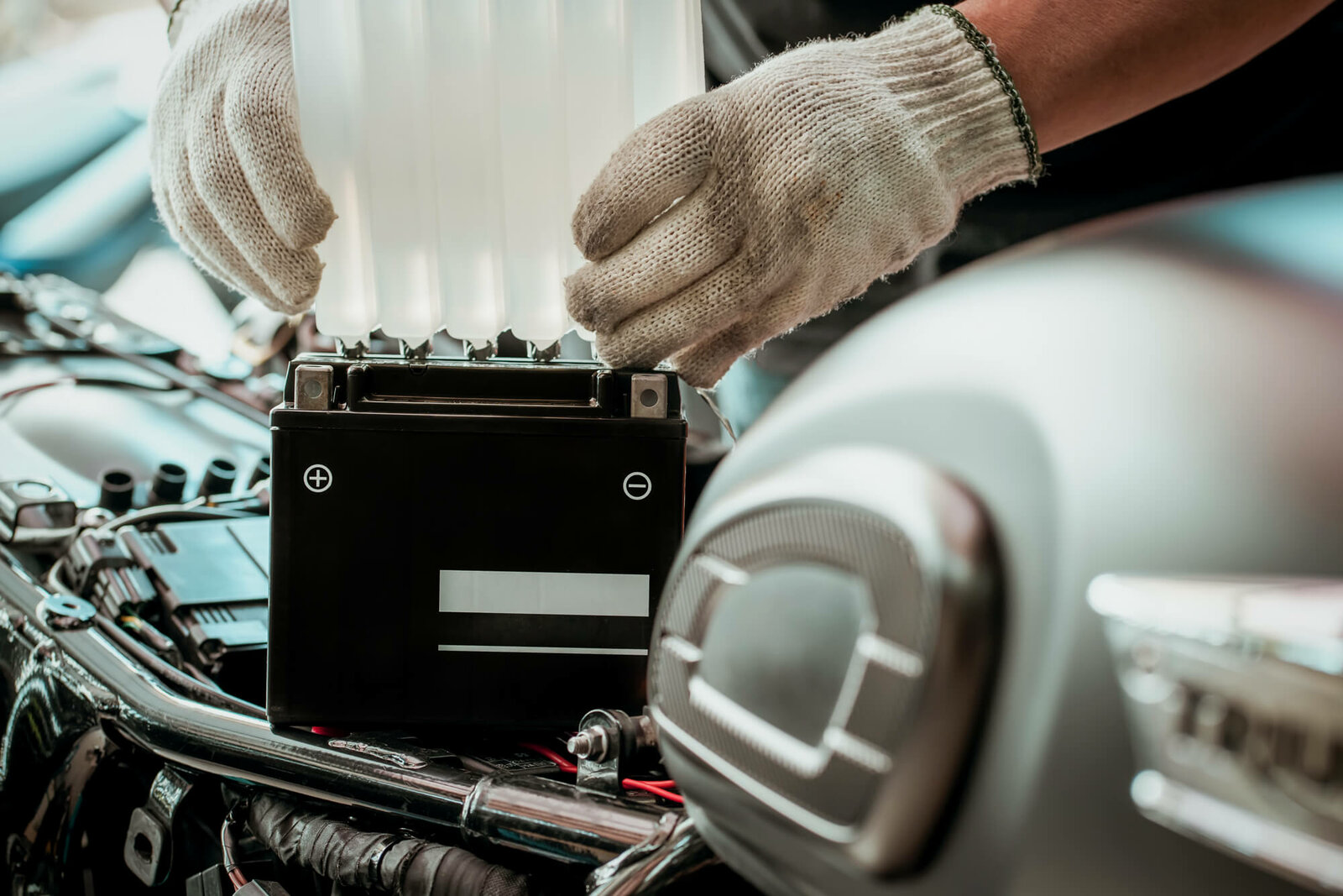 AdobeStock_497718183_Batteriebefuellung.jpg